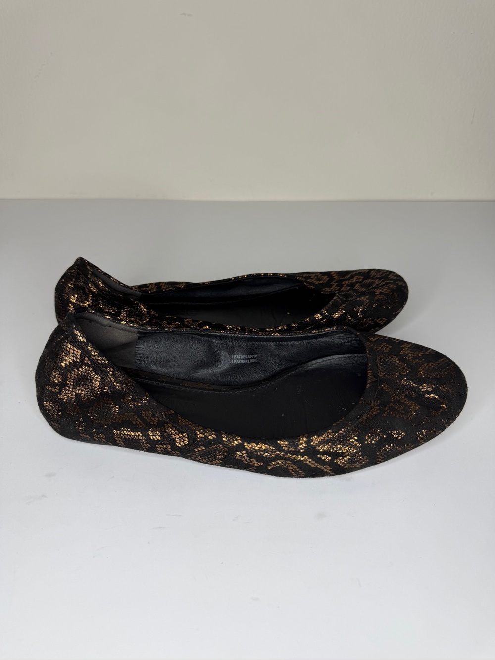 Vera Wang Ballet Flats Shoes Women Size 8 Black Gold Leather Slip On
